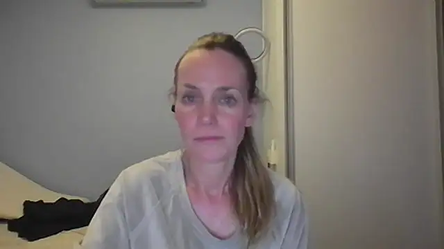 Annylove1 online show from November 2025 12:31:01 AM