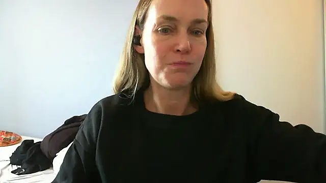 Annylove1 online show from September 2025 04:01:01 PM