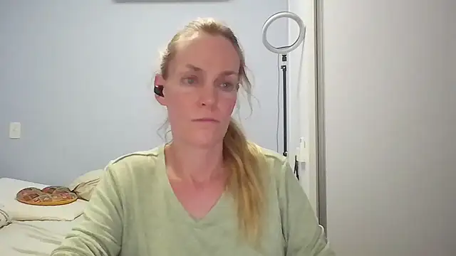 Annylove1 online show from February 2026 12:11:01 AM