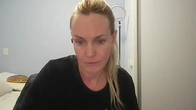 Snapshot of Annylove1 chatting on June 2026 12:22:02 AM Annylove1 online show from June 2026 12:22:02 AM