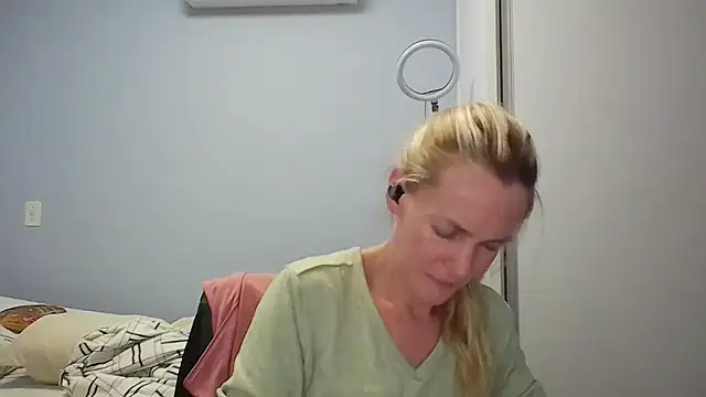 Annylove1 online show from February 2026 12:21:02 AM