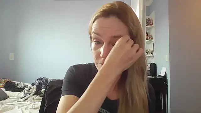 Annylove1 online show from April 2026 10:50:02 AM