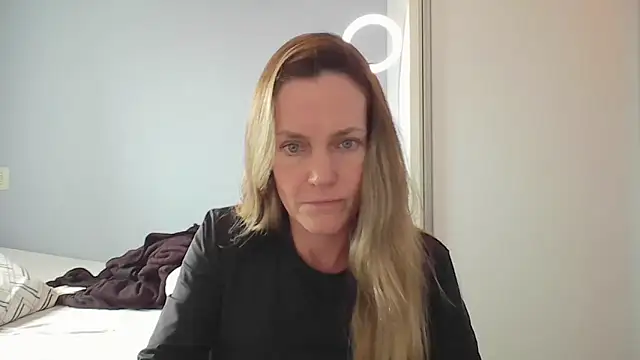 Annylove1 online show from November 2025 04:21:01 PM