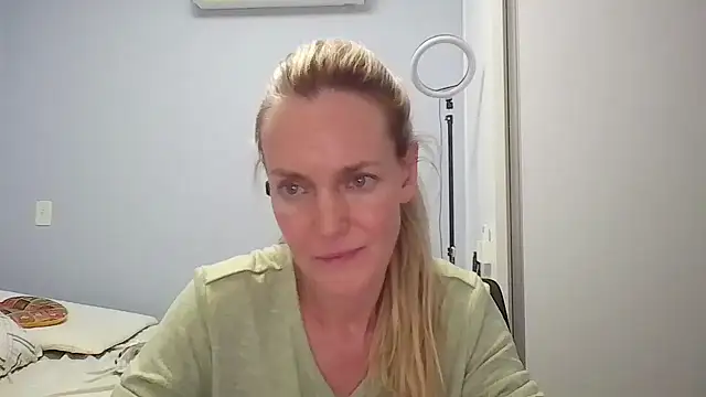 Annylove1 online show from February 2026 12:43:01 AM