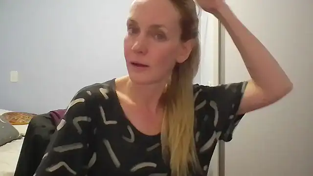 Annylove1 online show from April 2026 12:17:02 AM