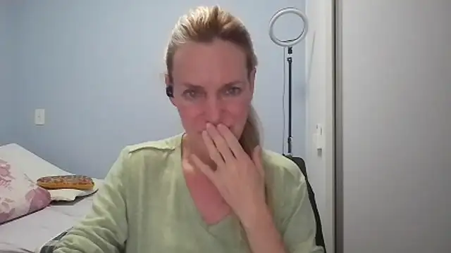 Snapshot of Annylove1 chatting on April 2026 12:17:02 AM Annylove1 online show from April 2026 12:17:02 AM