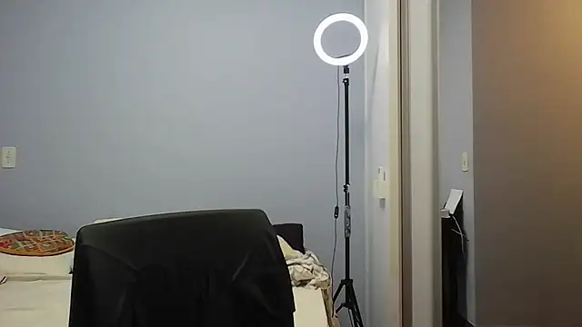 Annylove1 online show from February 2026 12:27:01 PM