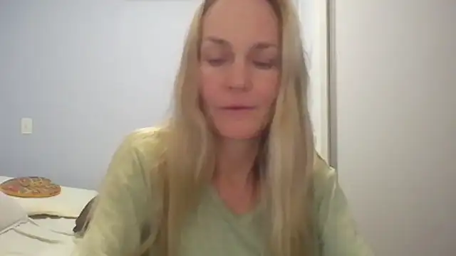 Snapshot of Annylove1 chatting on June 2026 12:21:02 AM Annylove1 online show from June 2026 12:21:02 AM