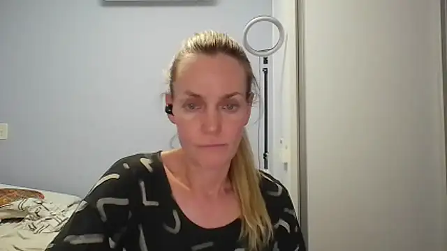 Annylove1 online show from February 2026 12:10:01 AM