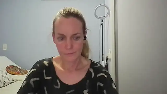 Annylove1 online show from February 2026 12:30:02 AM