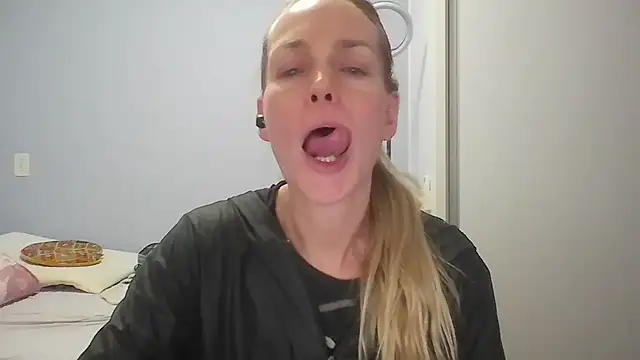 Snapshot of Annylove1 chatting on May 2026 12:13:02 AM Annylove1 online show from May 2026 12:13:02 AM