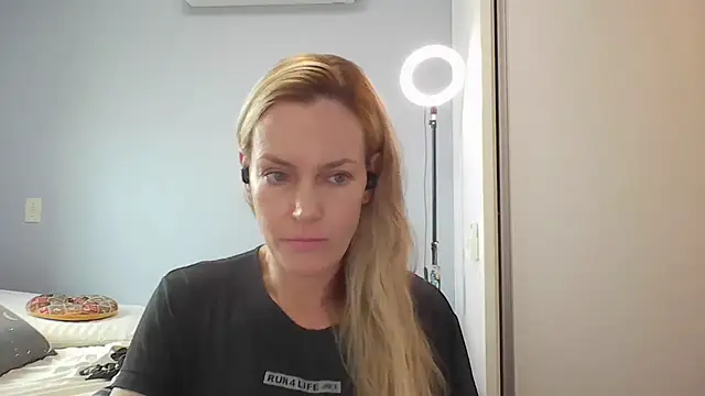 Annylove1 online show from April 2026 10:43:01 AM