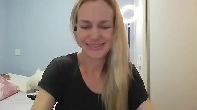 Annylove1 online show from April 2026 12:32:02 PM