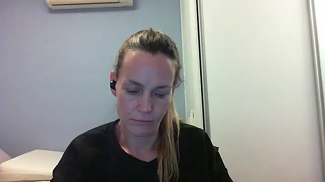 Annylove1 online show from October 2025 10:54:02 PM