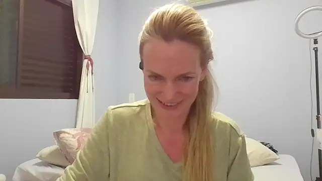 Snapshot of Annylove1 chatting on April 2026 12:42:01 AM Annylove1 online show from April 2026 12:42:01 AM