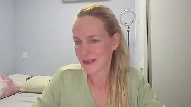 Snapshot of Annylove1 chatting on April 2026 12:30:02 AM Annylove1 online show from April 2026 12:30:02 AM