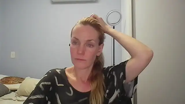 Annylove1 online show from April 2026 12:06:02 AM