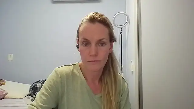 Annylove1 online show from April 2026 12:15:01 AM