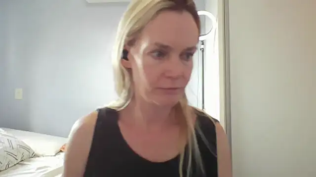 Annylove1 online show from February 2026 07:01:01 PM