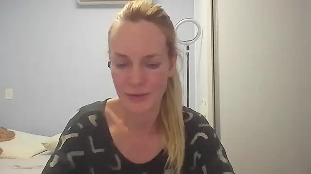 Snapshot of Annylove1 chatting on May 2026 12:14:01 AM Annylove1 online show from May 2026 12:14:01 AM