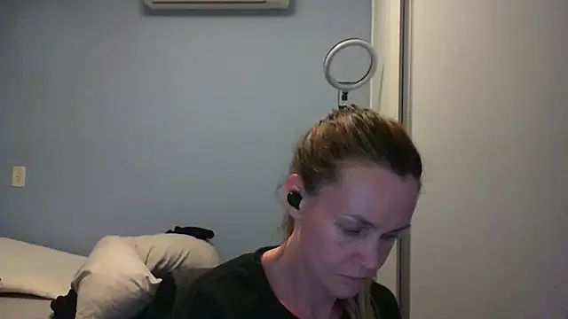 Annylove1 online show from November 2025 11:32:01 PM