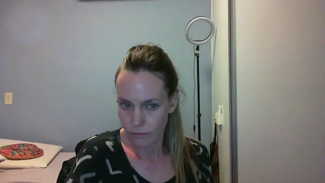 Annylove1 online show from October 2025 12:18:02 AM