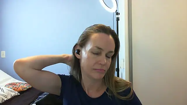 Annylove1 online show from November 2025 11:35:02 AM