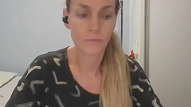 Annylove1 online show from March 2026 12:00:01 AM