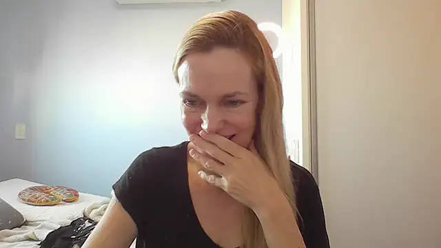 Annylove1 online show from March 2026 10:26:02 AM