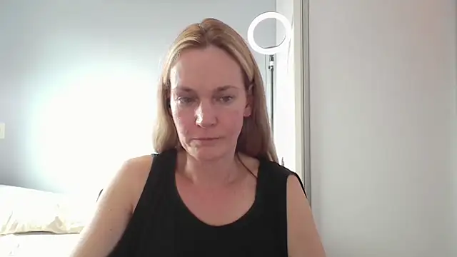 Annylove1 online show from February 2026 06:48:01 PM