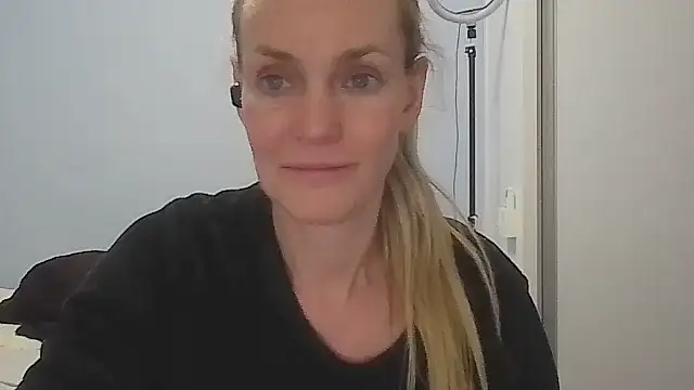 Snapshot of Annylove1 chatting on May 2026 12:30:02 AM Annylove1 online show from May 2026 12:30:02 AM