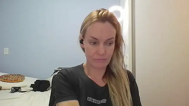 Annylove1 online show from April 2026 12:23:01 PM