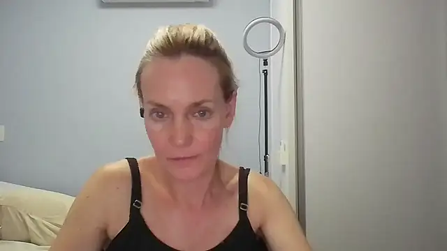 Annylove1 online show from February 2026 12:18:02 AM