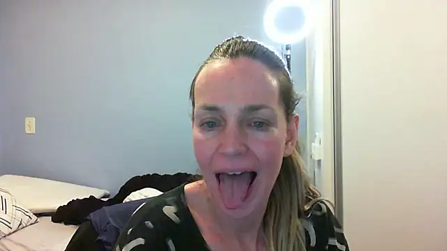 Annylove1 online show from November 2025 11:30:02 PM