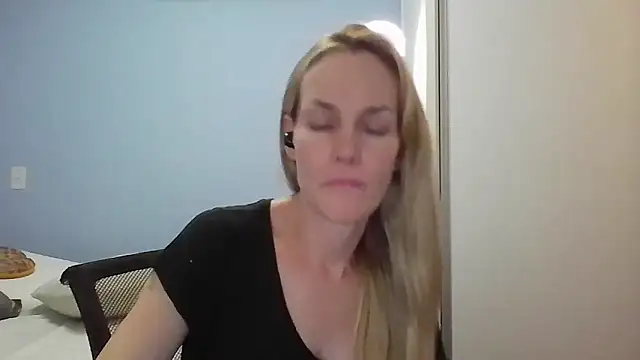 Annylove1 online show from March 2026 12:36:01 PM