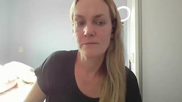 Snapshot of Annylove1 chatting on April 2026 04:54:01 PM Annylove1 online show from April 2026 04:54:01 PM