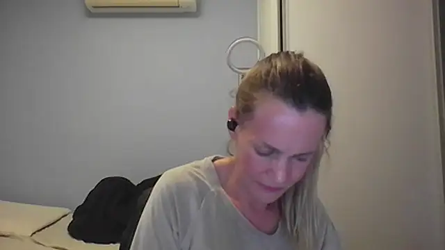 Annylove1 online show from November 2025 12:20:01 AM