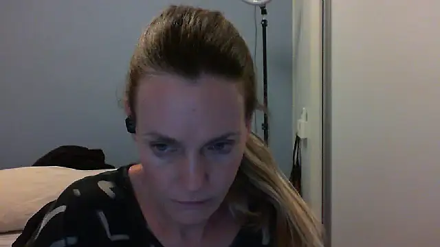 Annylove1 online show from October 2025 12:20:01 AM