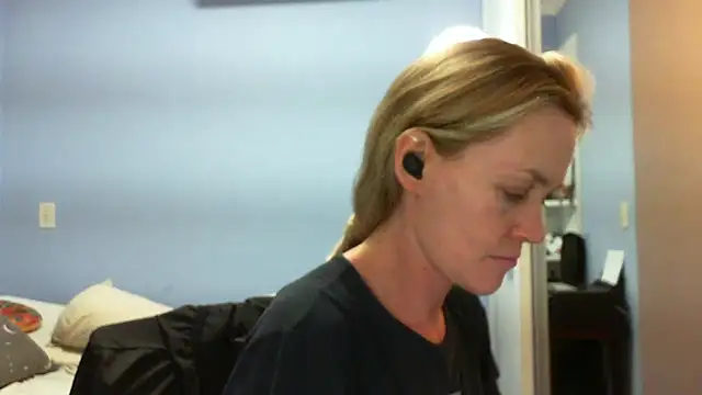 Annylove1 online show from April 2026 12:40:02 PM