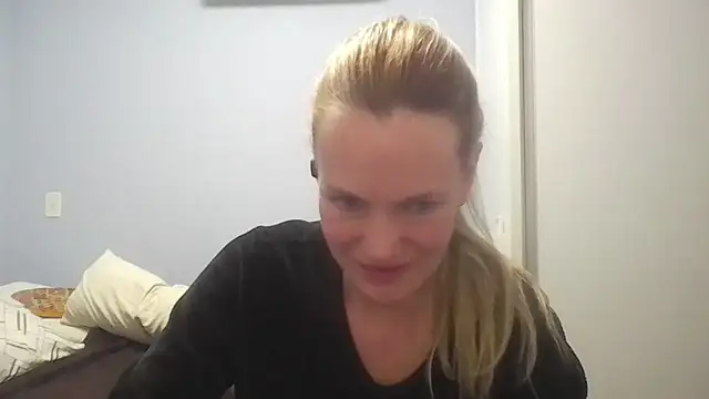 Snapshot of Annylove1 chatting on June 2026 12:28:01 AM Annylove1 online show from June 2026 12:28:01 AM