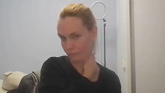 Snapshot of Annylove1 chatting on June 2026 12:31:01 AM Annylove1 online show from June 2026 12:31:01 AM