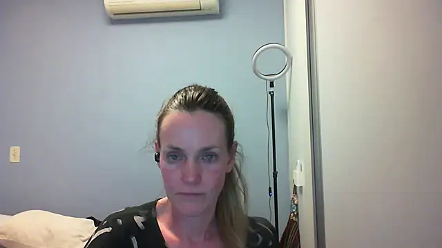 Annylove1 online show from October 2025 12:11:02 AM