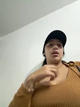 Snapshot of Hannahoff chatting on September 2025 03:10:02 AM Hannahoff online show from September 2025 03:10:02 AM