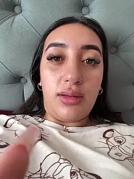 Snapshot of Hannahoff chatting on December 2025 06:13:01 PM Hannahoff online show from December 2025 06:13:01 PM