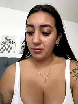 Snapshot of Hannahoff chatting on November 2025 07:30:02 PM Hannahoff online show from November 2025 07:30:02 PM