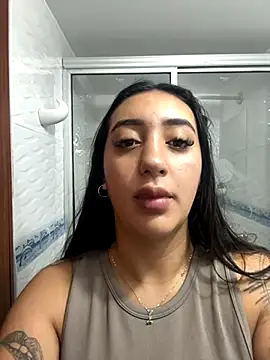 Snapshot of Hannahoff chatting on November 2025 12:44:01 AM Hannahoff online show from November 2025 12:44:01 AM