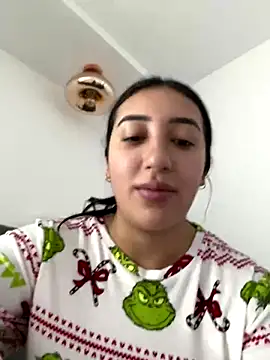 Snapshot of Hannahoff chatting on December 2024 08:25:01 PM Hannahoff online show from December 2024 08:25:01 PM