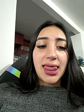 Snapshot of Hannahoff chatting on December 2025 09:32:01 AM Hannahoff online show from December 2025 09:32:01 AM