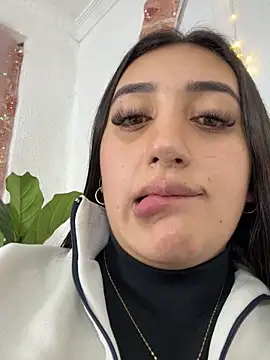 Hannahoff online show from December 2025 02:05:01 AM