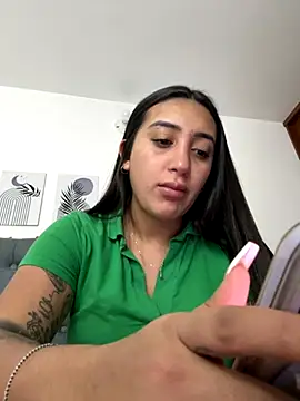 Snapshot of Hannahoff chatting on September 2025 04:19:02 AM Hannahoff online show from September 2025 04:19:02 AM